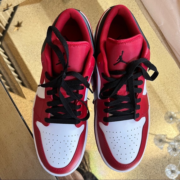 NEW!! 100% AUTHENTIC NIKE AIR JORDAN 1 Low - Picture 3 of 8